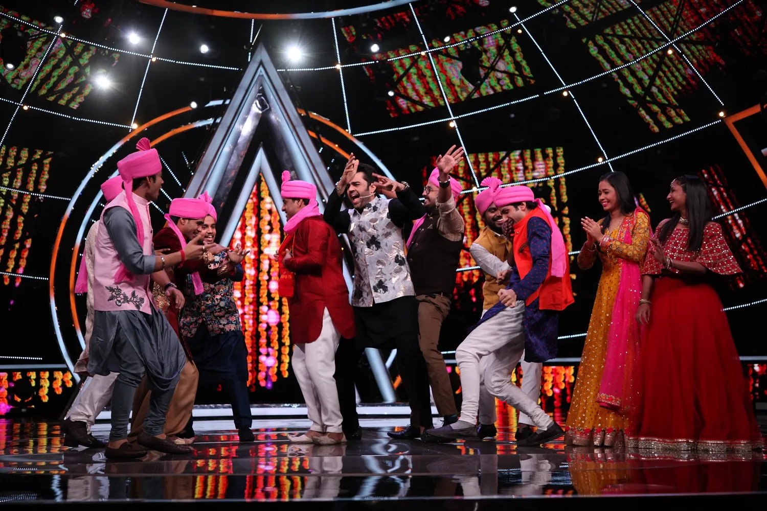 Contestants grooving with the host Maniesh Paul