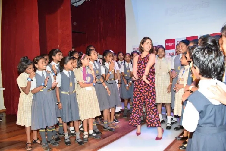 Yami Gautam with NGo Kids