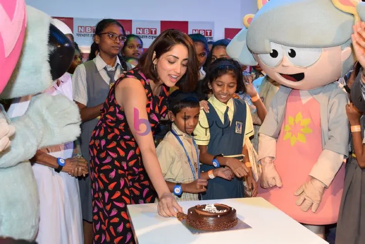 Yami Gautam with NGo Kids