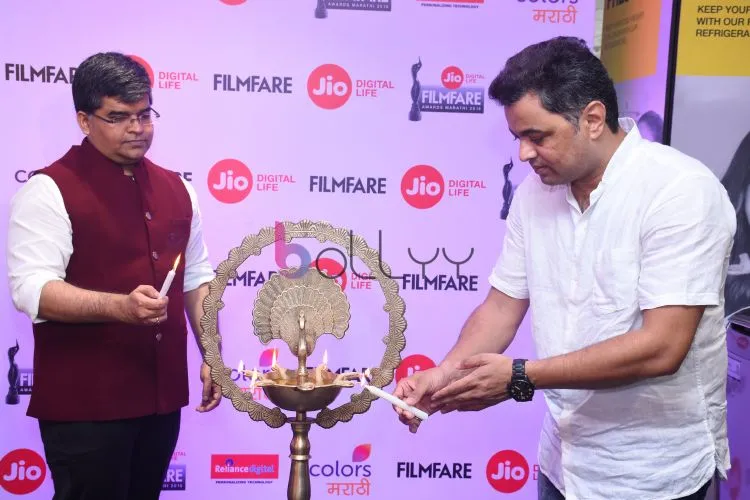 Jitesh Pillai and Subodh Bhave lighting the lamp