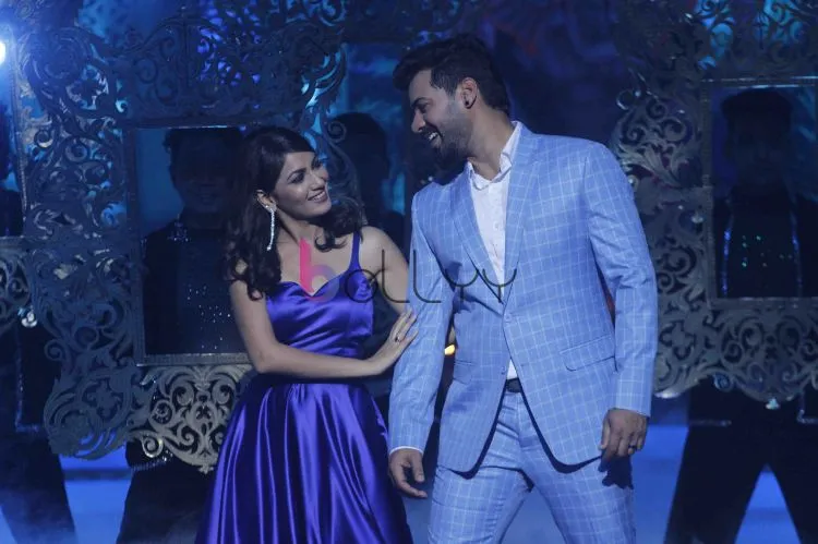 Shabir Ahluwalia and Sriti Jha performing on romantic songs 'Janam Janam' and 'Dekhte Dekhte' 