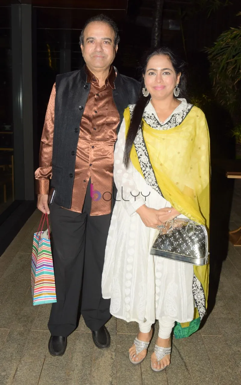 Suresh Wadekar with Wife 