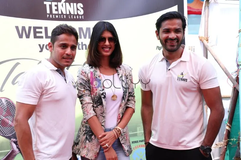 Kunal Thakkur, Aishwarya Sakhuja, Mrunal Jain