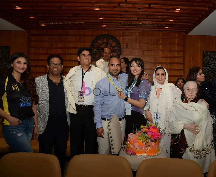 Actress Daisy Shah, Shaji Ul Mulk, Farooqui, Adnan Ul Mulk with Nida Farooqui 