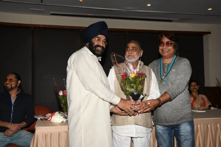 Dildar Rajinder Singh Arora with Hamid Qureshi and Dilip Sen,