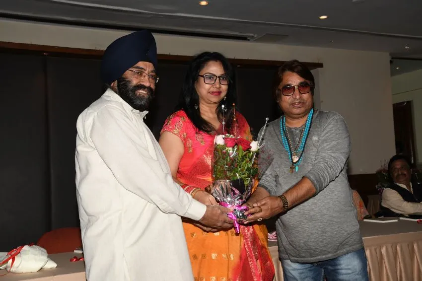 Dildar Rajinder Singh Arora with Pushpa Shukla and Dilip Sen 