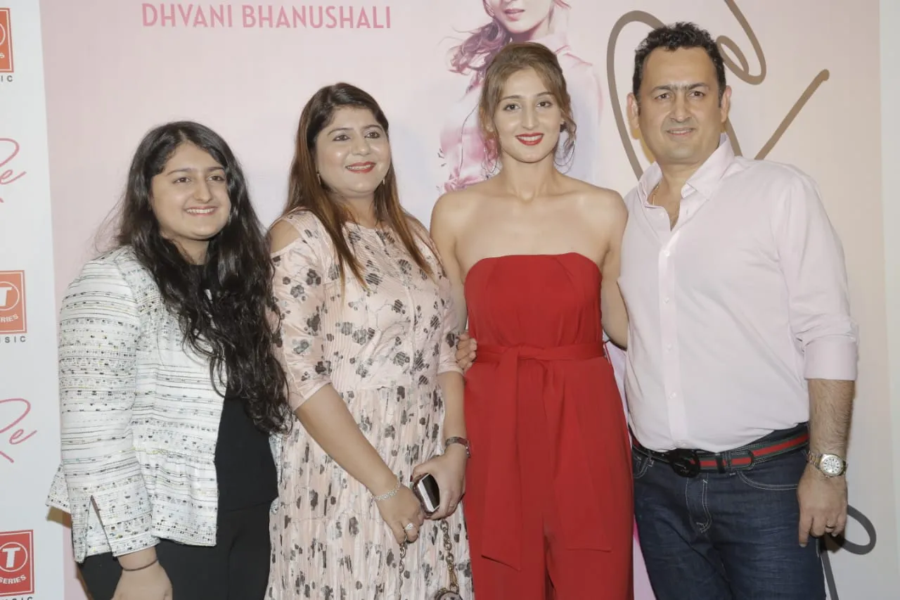 Dhvani Bhanushali with her family