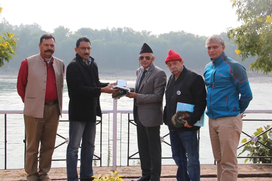 Shri. Sunil Rane, Chairman-Atharva Foundation along with Col. Sudhir Raje & Col Gangal visited Lt. Col. P. L. Choudhary, father of Shaheed Capt. Sunil Kumar Choudhary, Kirti Chakra and Sena Medal and  at Akhnoor,J&K