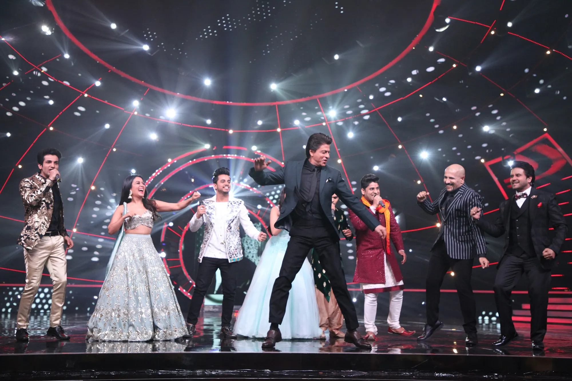 Indian Idol Contestants Sing Medley For Shah Rukh Khan