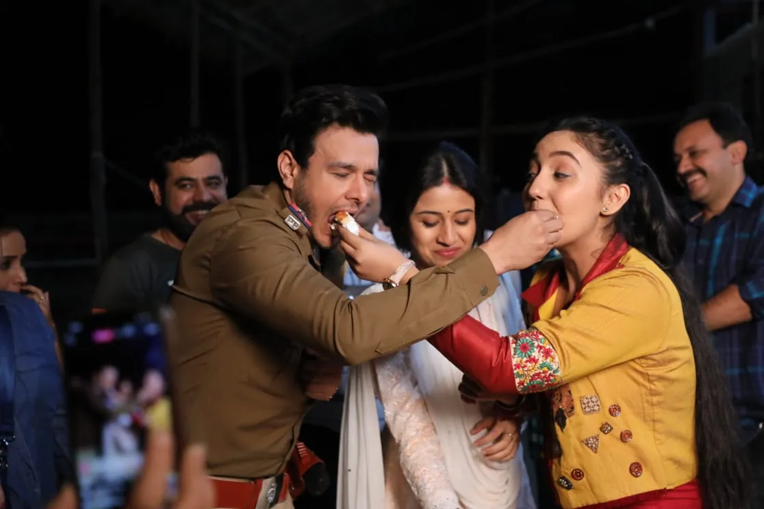 Anirudh Dave, Paridhi Sharma, Ashnoor Kaur 