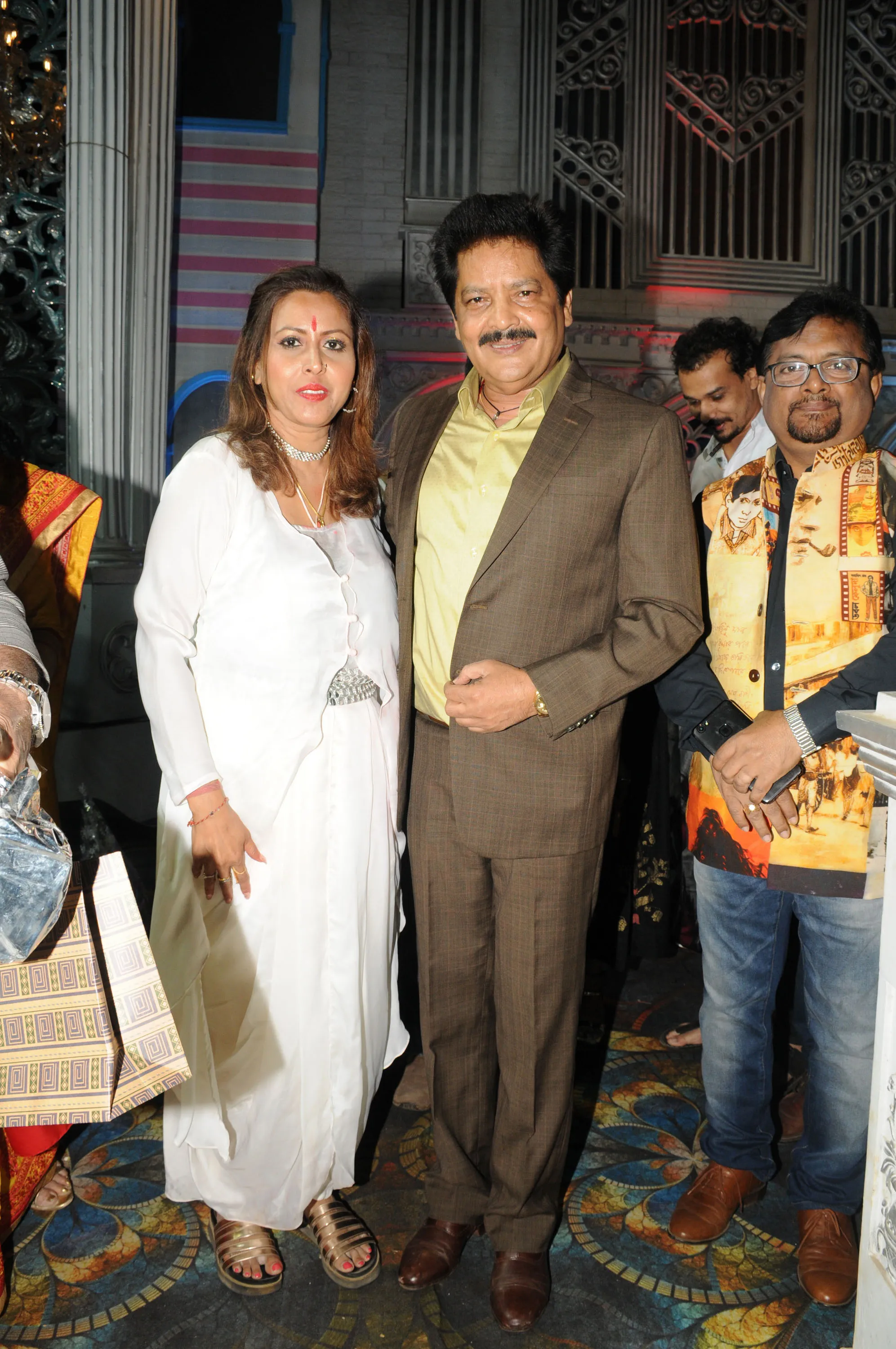 Shomu mitra with Udit Narayan