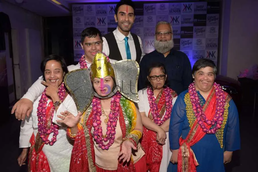 Sandip Soparrkar with Fazil Lakhiani and kids 