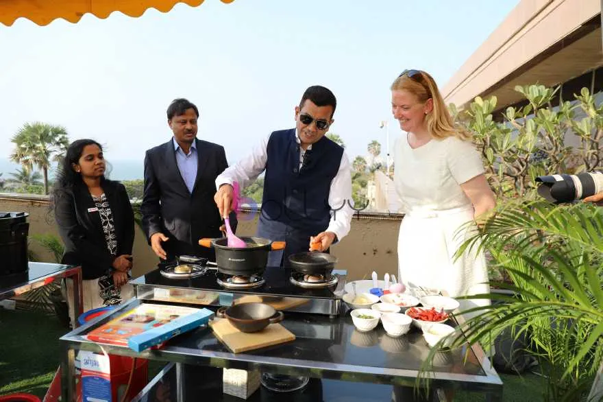  Sanjeev Kapoor and Dymphna Van Der Lans