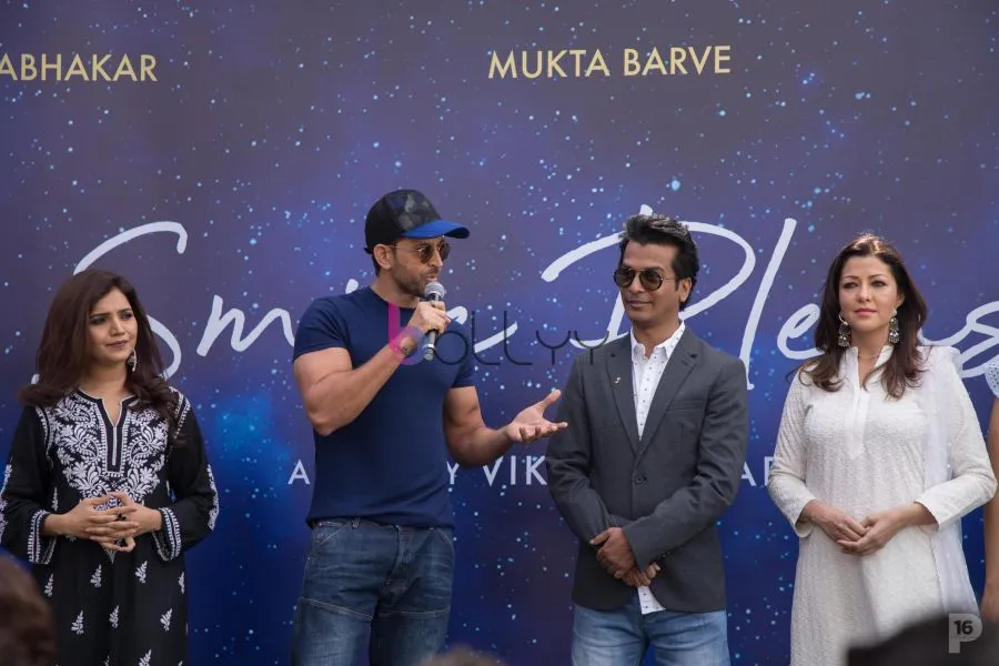 Mukta Barve, Hrithik Roshan, Vikram Phadnis, Aditi Govitrikar