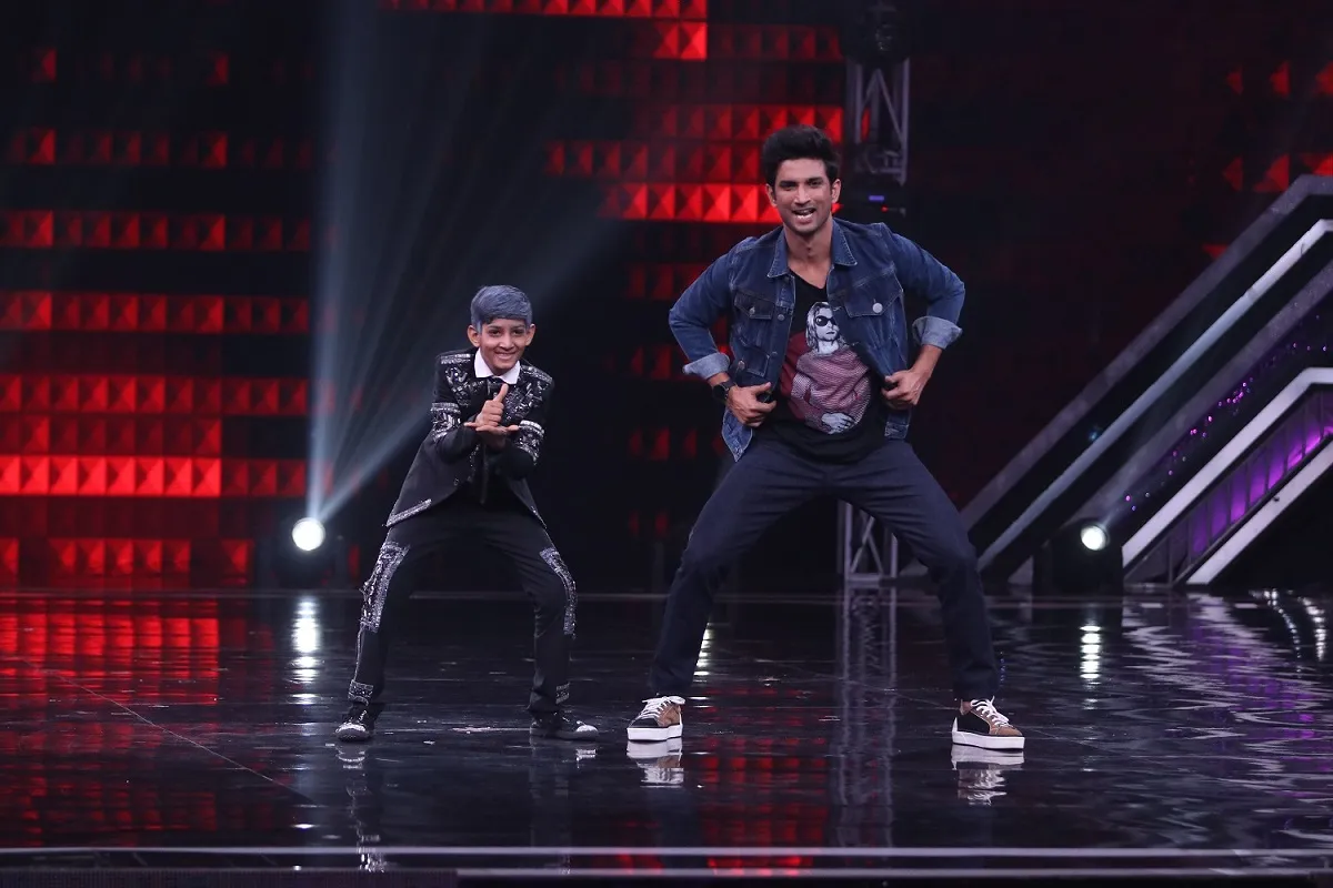 Sushant Dancing with Gourav_pic2