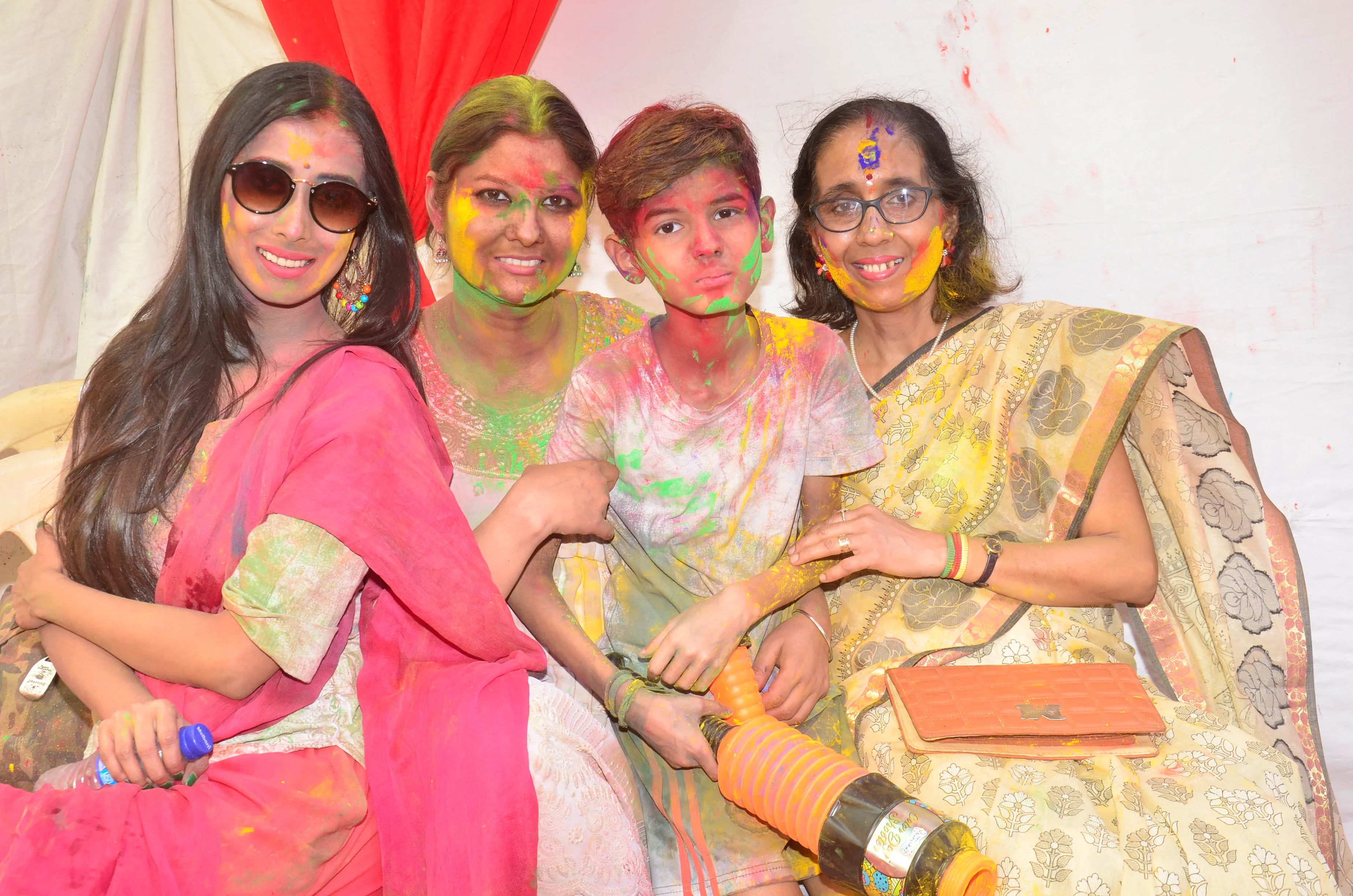 Ullu celebrated a grand Holi Bash