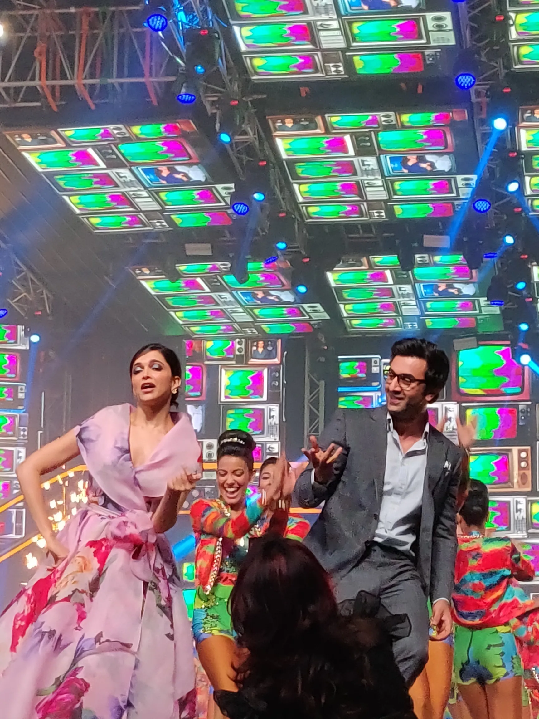 Bollywood Stars Deepika Padukone & Ranbir Kapoor at the Asian Paints Dreaming With The Stars Event(1)