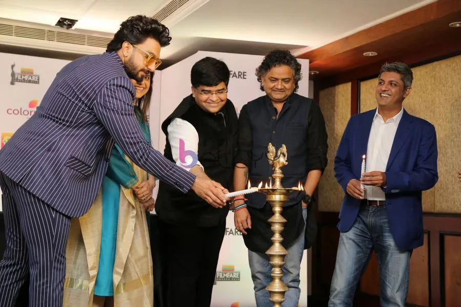 Ranveer Singh lighting lamp with Jitesh Pillaai, Anil Verma and Deepak Lamba