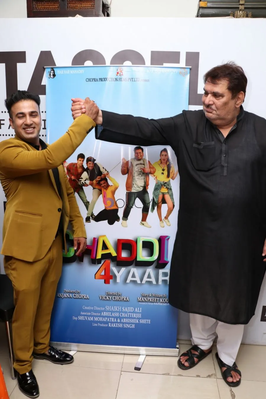 Vicky Chopra, Raza Murad