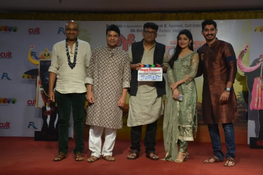 Vaibhav Mangle, Bharat Jadhav, Director Dnyanesh Bhalekar,Sayli Patil, Nikhil Chavan