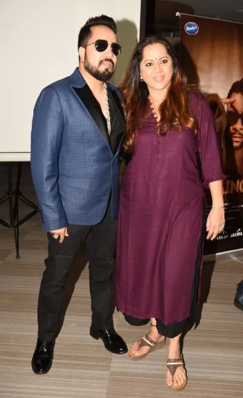 Mika Singh with Rajitta Hemwaani