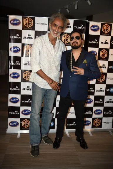 Savi Sidhu with Mika Singh 