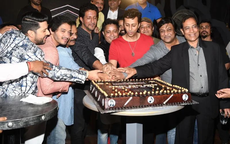 Aftab Shivdasani, Shreyas Talpade, Ashwini Chaudhary, Salim, Suleiman, SAjid Qureshi