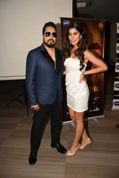 Mika Singh with Aarti Khetarpal