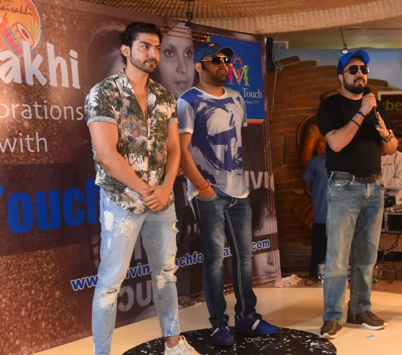 Gurmeet Choudhary, Kapil Sharma and Mika Singh