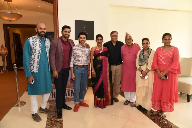 Jayprad Desai, Vaibhav Tatwawaadi, Abhay Mahajan, Anjali Patil, Sachin Khedekar, Mohan Agashe, Ashwini Kalsekar, Chhaya Kadam