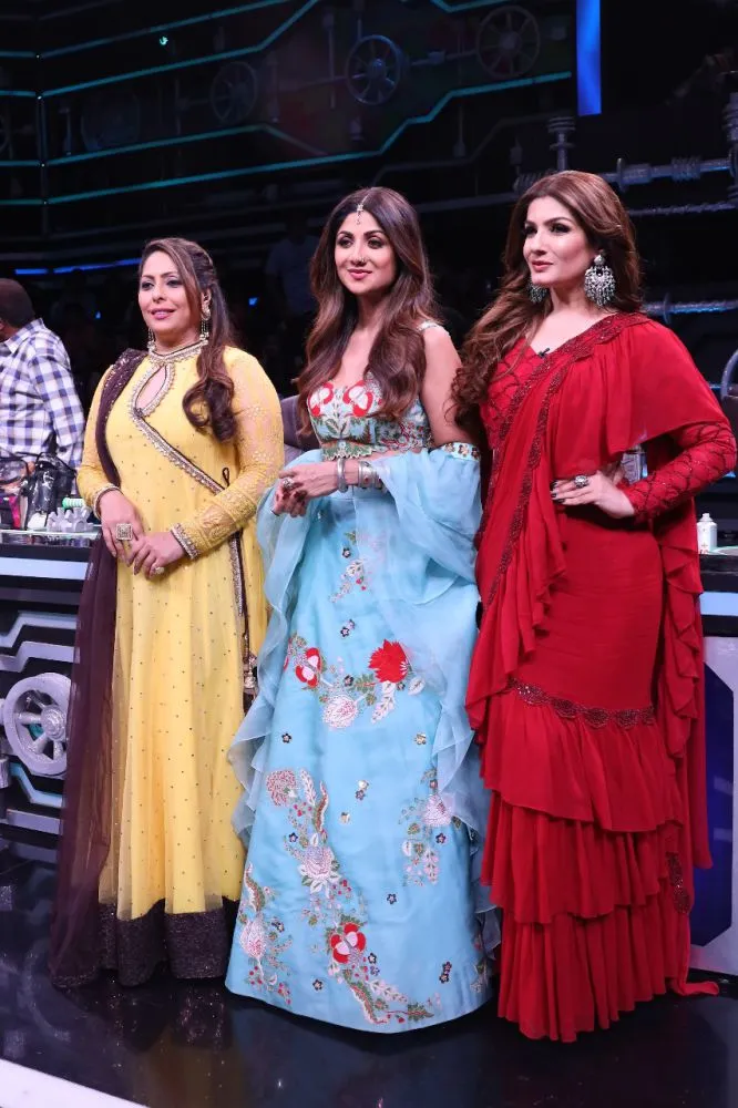 Judge Geeta Kapoor and Shilpa Shetty with Guest Judge Raveena Tandon