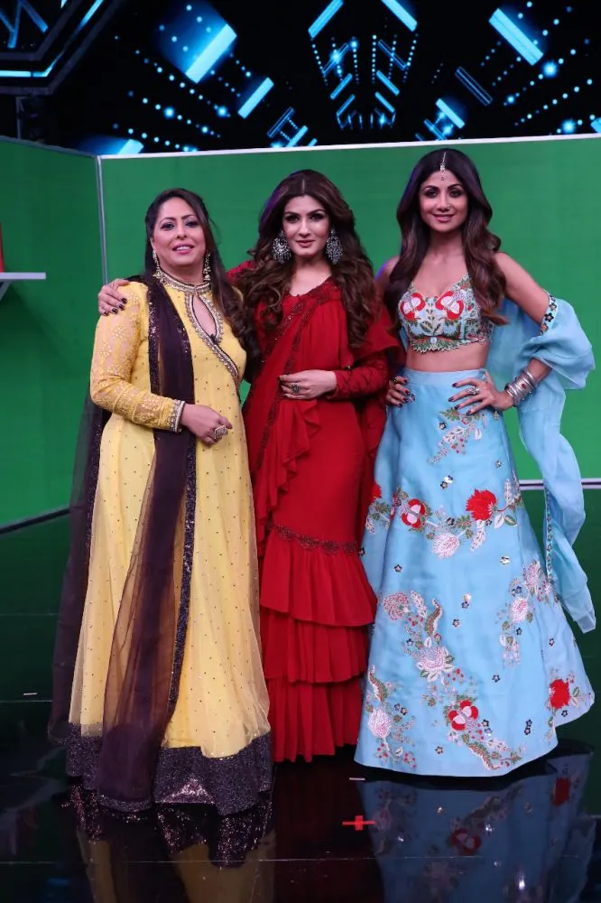 Judge Geeta Kapoor and Shilpa Shetty with Guest Judge Raveena Tandon