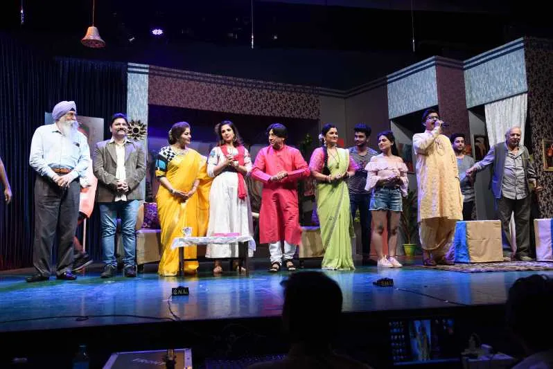 Starcast and crew of DS Pahwa's play, Kuchh Meetha Ho Jaye