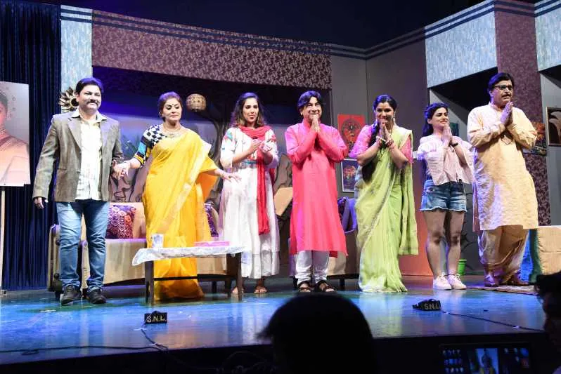 Starcast and crew of DS Pahwa's play, Kuchh Meetha Ho Jaye