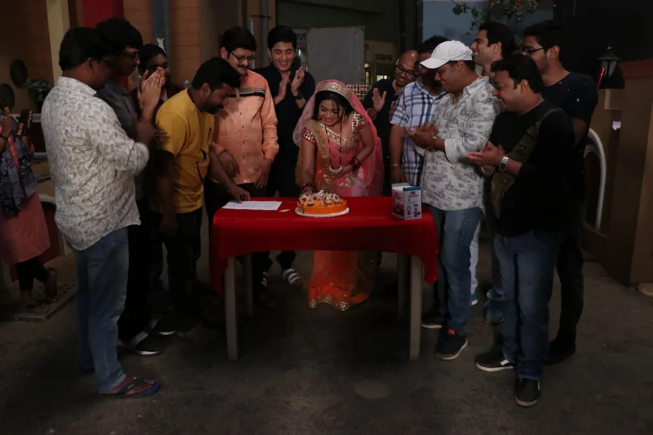 Shubhangi Atre Celebrate Her Birthday On The Sets Of Bhabiji Ghar Par Hai