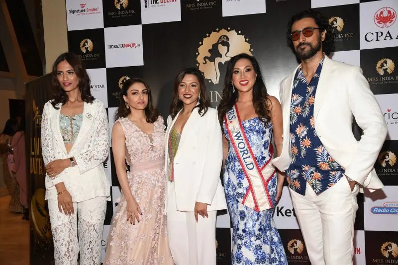 Mahima Mahajan, Soha Ali Khan, Mohini Sharma, Alice Lee Giannetta, & Kunal Kapoor_