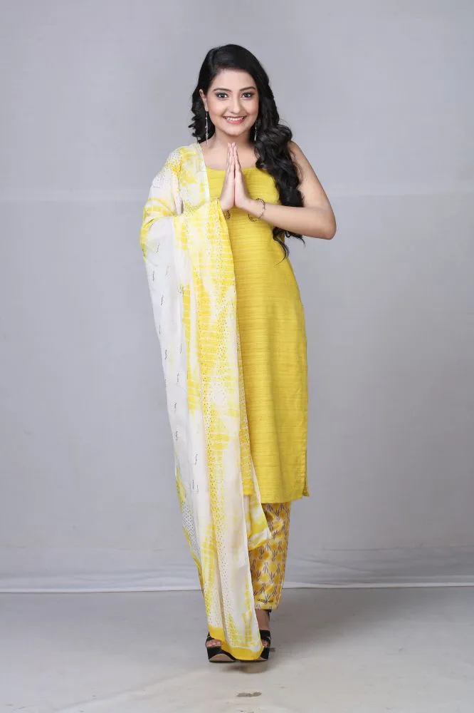 Akshita Mudgal as Gayatri_compressed