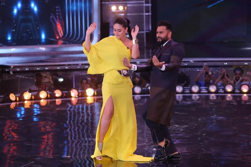 Judges Kareena Kapoor Khan and Bosco grooving to iconic song Mauja Hi Mauja on sets of Dance India Dance
