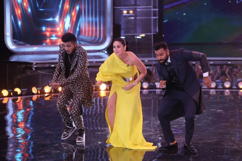 Judges Raftaar,Kareena Kapoor Khan and Bosco grooving to iconic song Mauja Hi Mauja on sets of Dance India Dance