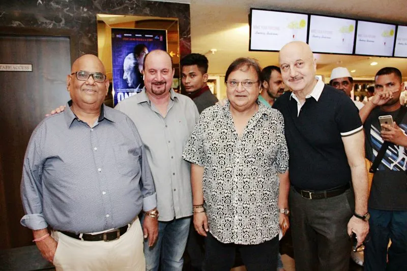 Satish Kaushik, Raju Kher, Rakesh Bedi, Anupam Kher