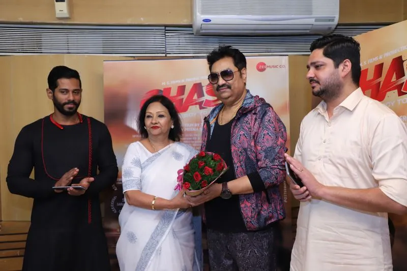 Dipanjjon Basak, Meena Sethi Mandal, Kumar Sanu, Amyth Sethi