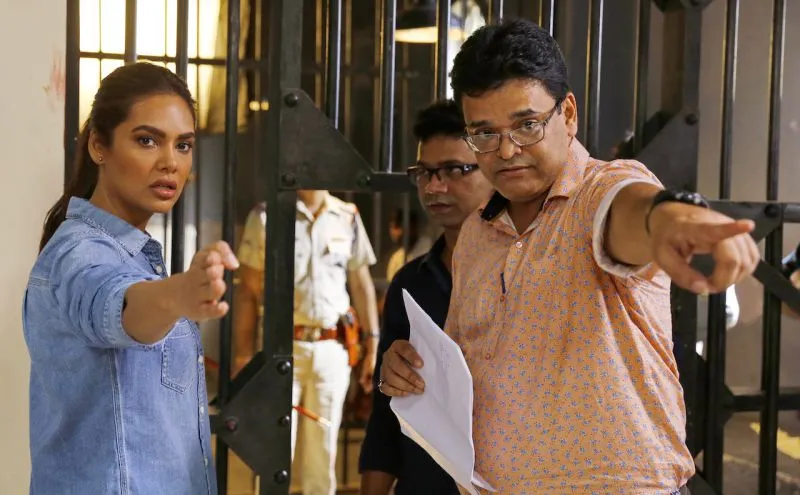 Director Ashok Nanda with Esha Gupta on set of One Day movie_compressed