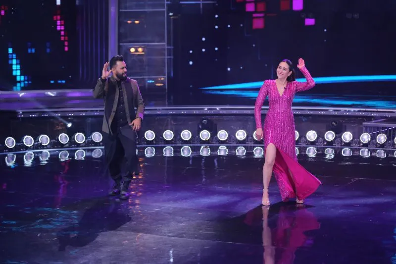 Guest Judge Karisma Kapoor grooving with Judge Bosco Martis