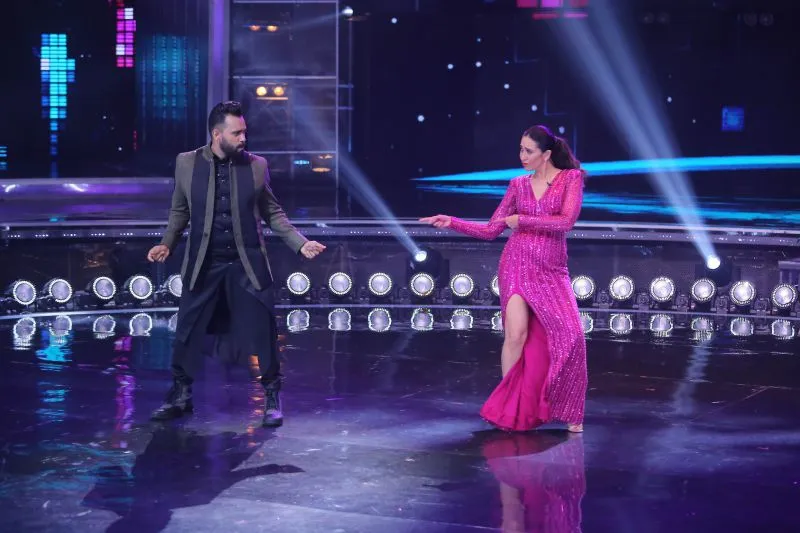 Guest Judge Karisma Kapoor grooving with Judge Bosco Martis