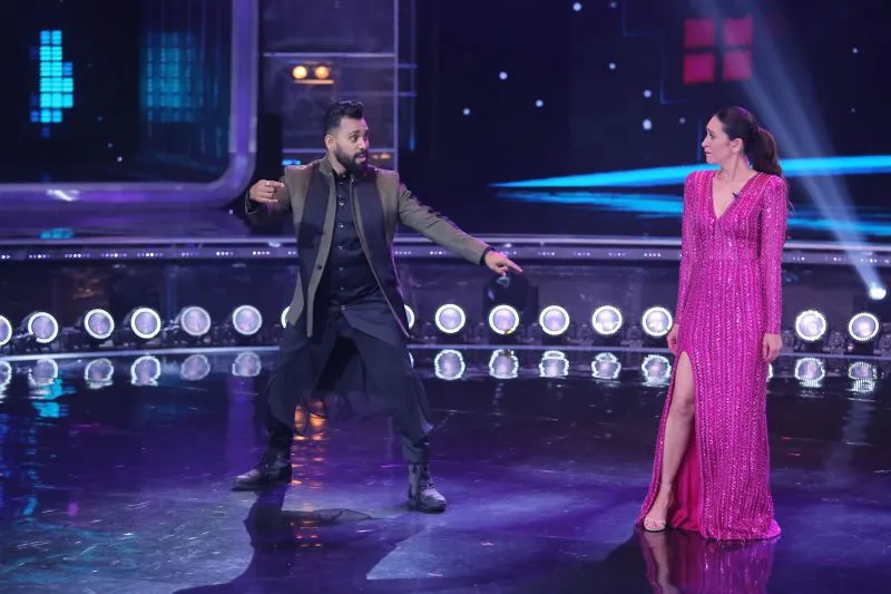 Guest Judge Karisma Kapoor grooving with Judge Bosco Martis