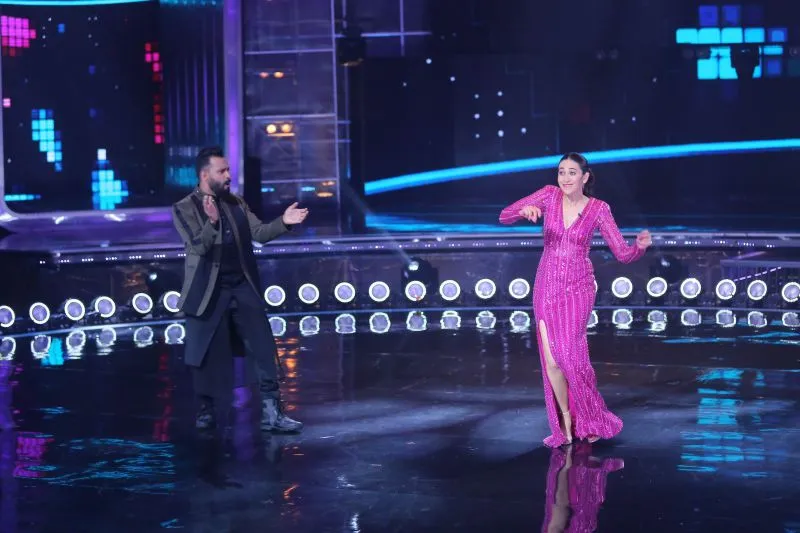 Guest Judge Karisma Kapoor grooving with Judge Bosco Martis