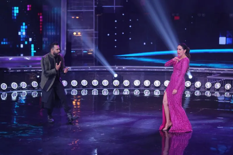 Guest Judge Karisma Kapoor grooving with Judge Bosco Martis