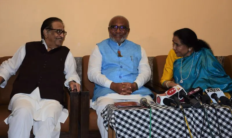 Hridaynath Mangeshkar, Shri Janmejayraje Vijaysinhraje Bhosale and Asha Bhosle