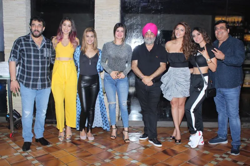 Deepak Tijori, Kainaat Arora, Raju Chadha, Shama Sikander, Rahul Mitra,