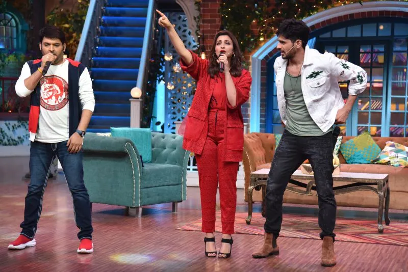 Kapil Sharma, Sidharth Malhotra and Parineeti Chopra singing on the sets